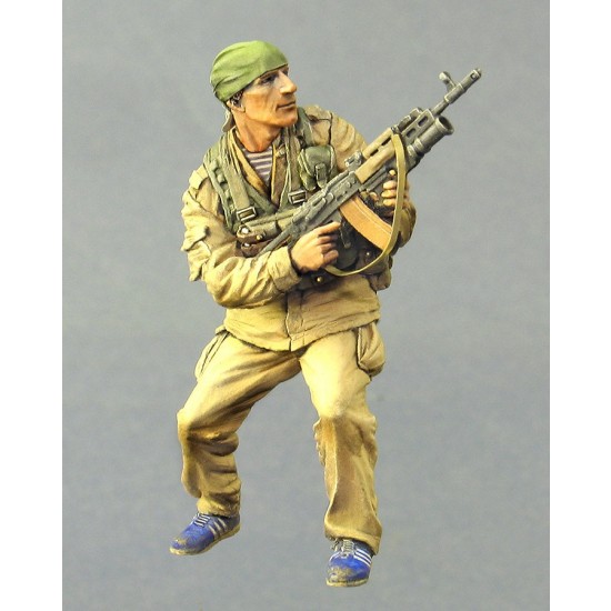 1/35 Private of Volunteer Division of Novorussia In Action (1 figure)