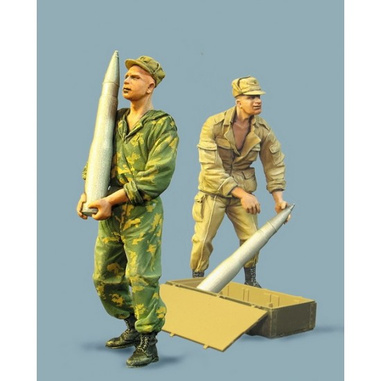 1/35 Soviet Tank Crew with 115mm Shells in Afganistan