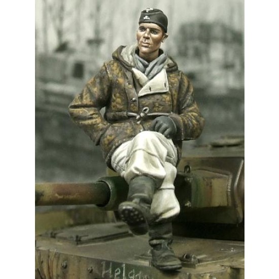 1/35 SS Panzer Crewman 