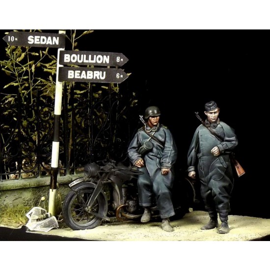 1/35 German Motorcyclists Set (2 Figures)