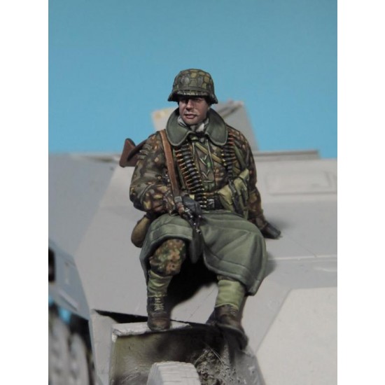1/35 WWII Sd.Kfz. 251 Half-truck Rider #5