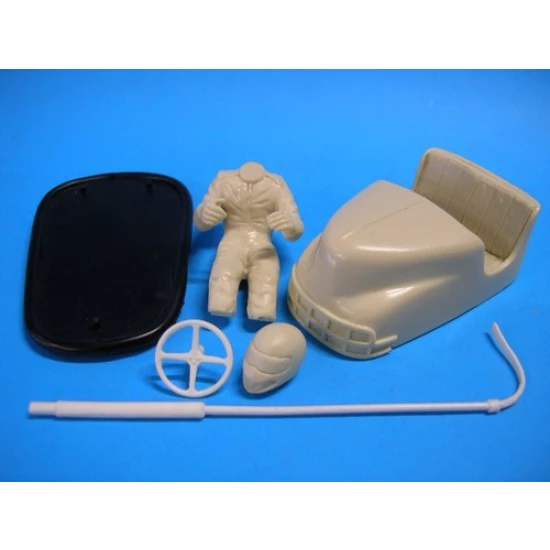 1/25 Dodgem Car & Racing Driver (1 car + 1 figure)