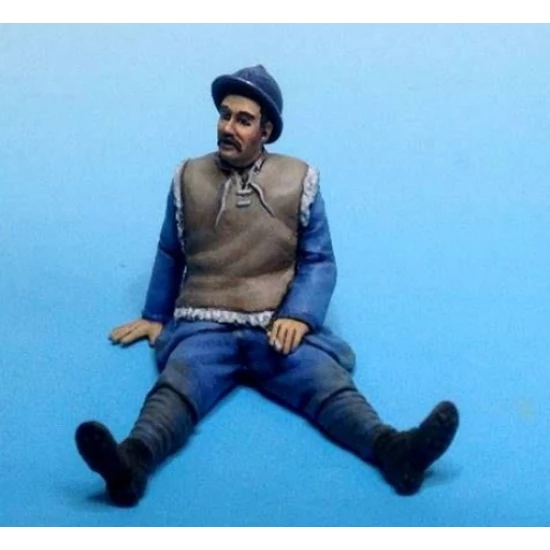 1/35 WWI French Soldier at Rest in Winter No.1 (1 figure)