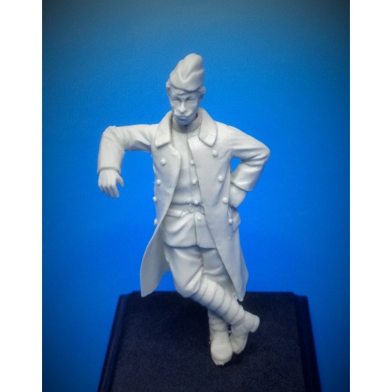 1/35 WWI French Soldier At Rest In Winter No.5 (1 figure)