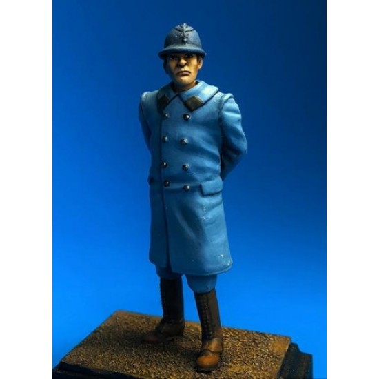 1/35 WWI French Soldier At Rest in Winter No.6 (1 Figure)