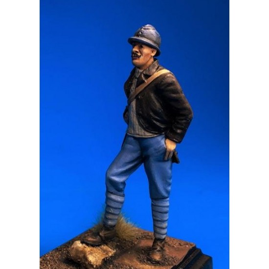 1/35 WWI French Soldier At Rest in Winter No.7 (1 Figure)