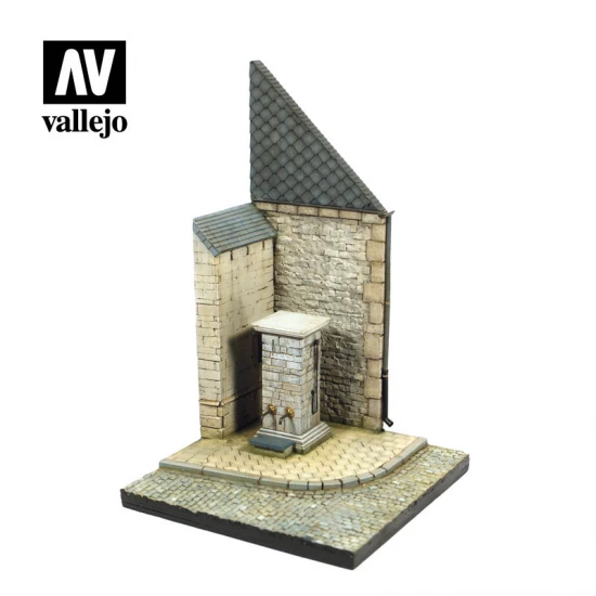 1/35 Street Corner with Waterpump Normandy (15.5 x 15.5cm)