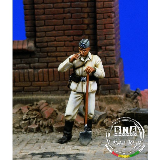 1/35 WWII German Private Work Dress