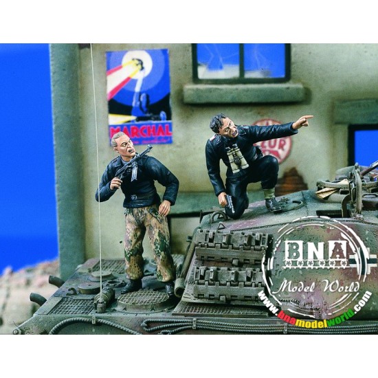 1/35 Under Fire (2 Figures)