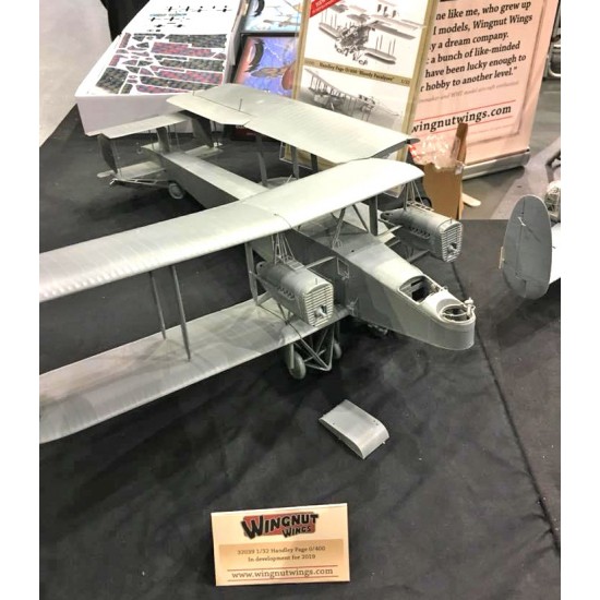 1/32 WWI British Handley Page O/400 (H.P.12) Biplane Bomber 