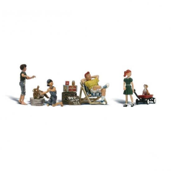 N Scale Dog Wash (4 figures, dog w/acc)