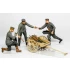 1/32 German aerodrome personnel ordnance team with cart (3 figures)