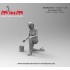 1/32 Car Wash Girl - Kneeling with Spinge (1 figure,3D printed soft resin)