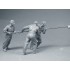 1/35 The "Iron Curtain" Soviet Tank Crew Cleaning Barrel,Summer 60s-80s for T-54/55/62/64