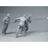 1/35 The "Iron Curtain" Soviet Tank Crew Cleaning Barrel,Summer 60s-80s for T-54/55/62/64