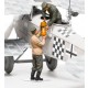 1/32 German aerodrome personnel bomb loading (2 figures)