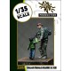 1/35 Italian Female Soldier with Kid