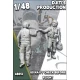 1/48 US Navy Pilot & Aircraft Carrier Deck Crew Check Before Flight (2 figures)