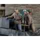 1/35 Resin German Tankers Loading Ammo (2 figures)