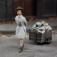 1/35 Girl with Her Stuff