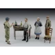 1/35 US Soldier Who Drinks with Civilians