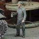 1/48 Soldier Spray Painting 