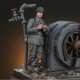 1/35 WWII German Infantry Soldier Eating